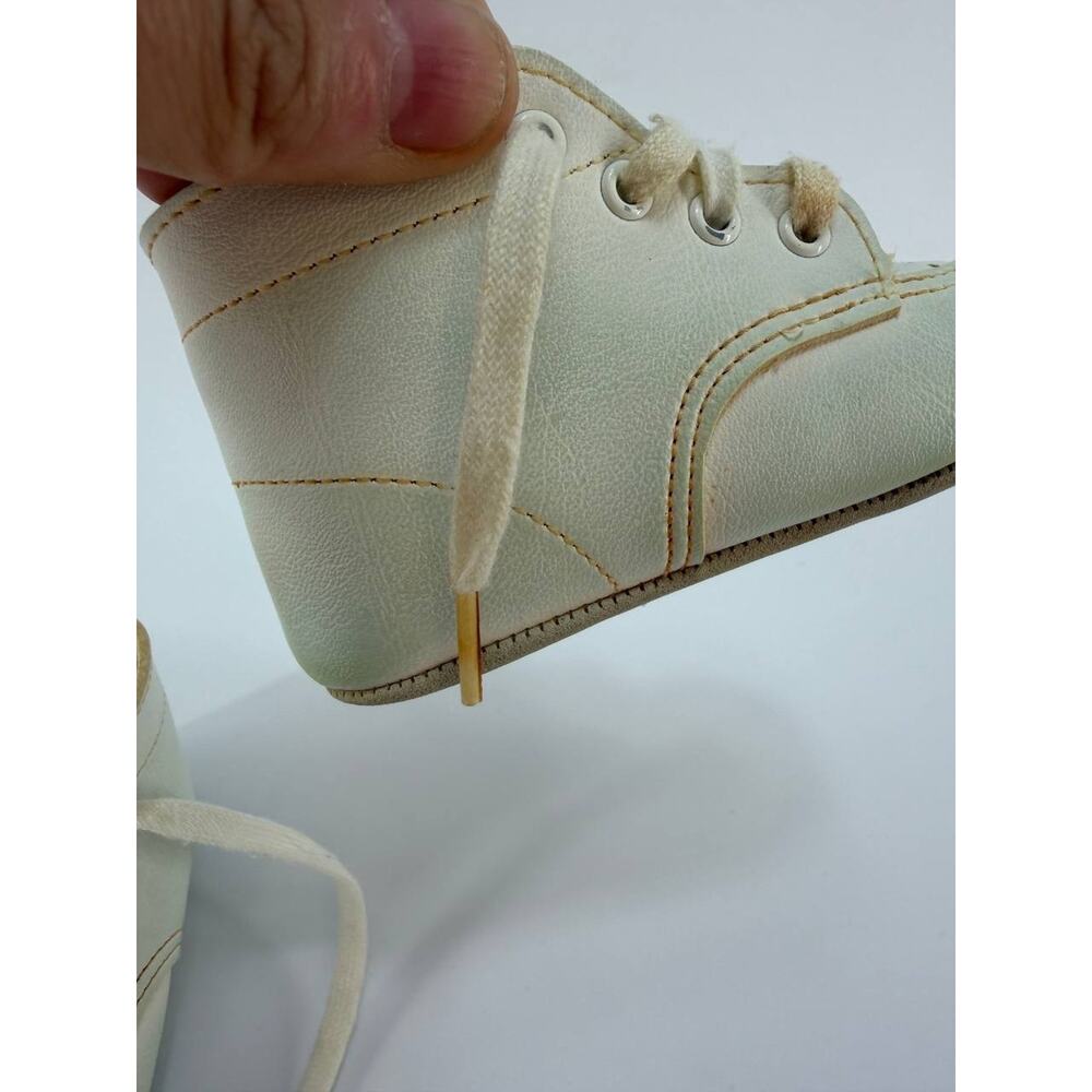 Vintage Baby Shoes White Leather Lace Up Infant Size 2 USA Made - Picture 4 of 11